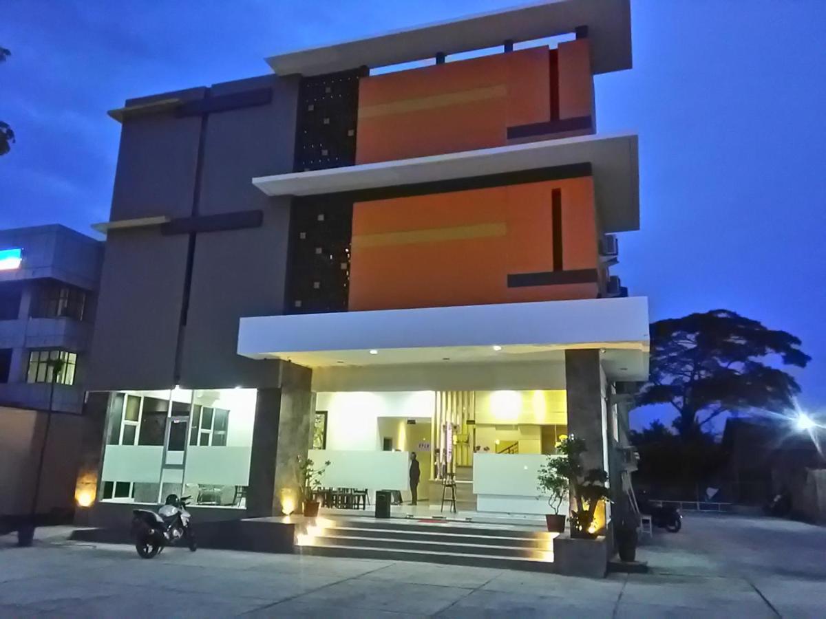 Gaia Asri Hotel Pamanukan Hilir Esterno foto