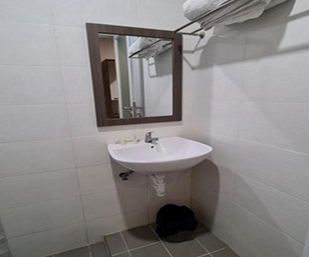 Gaia Asri Hotel Pamanukan Hilir Esterno foto
